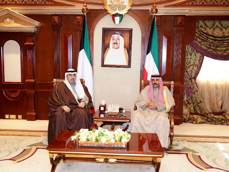 سمو ولي العهد الشيخ نواف الأحمد مستقبلا معالي رئيس المجلس البلدي أسامة العتيبي