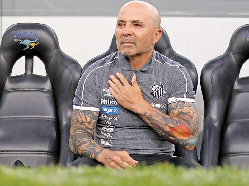 المدير الفني السابق لنادي سانتوس البرازيلي الأرجنتيني خورخي سامباولي