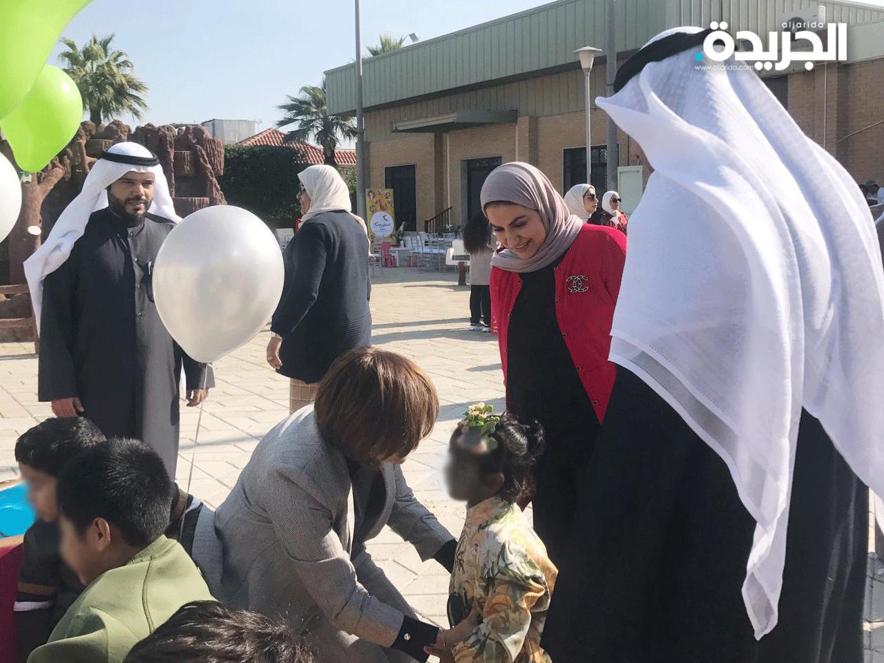 وزيرة الشؤون غدير أسيري خلال جولتها على دور الرعاية