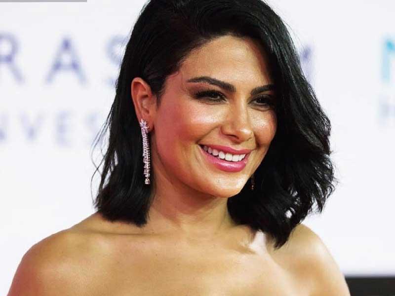 الفنانة صبا مبارك