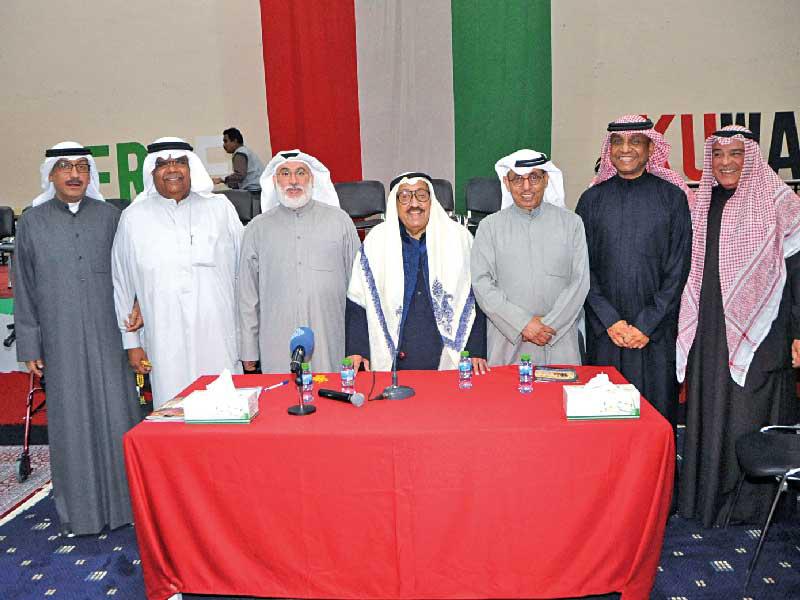  الفنان عبدالعزيز المفرج (شادي الخليج) متوسطاً مجلس الإدارة 