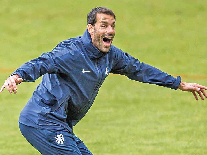 مهاجم ريال مدريد الإسباني سابقا رود فان نيستلروي