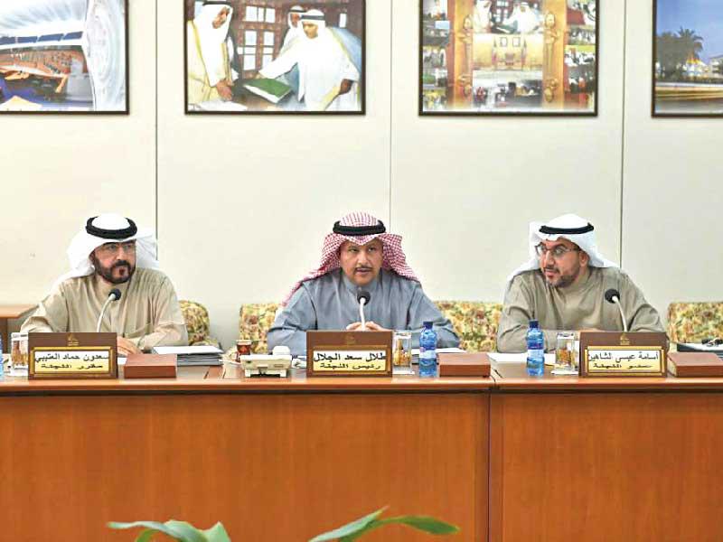 الجلال مترئساً اجتماع «الصحية» أمس