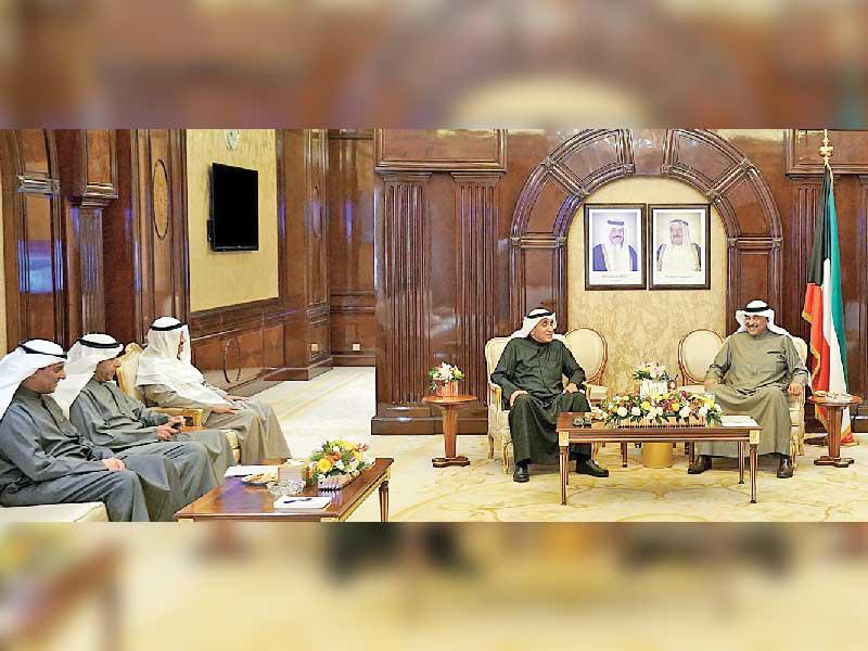 رئيس مجلس الوزراء سمو الشيخ صباح الخالد مستقبلا وفد الصندوق الكويتي أمس