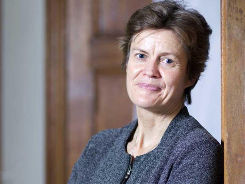 السفيرة البريطانية باربرا وودوارد