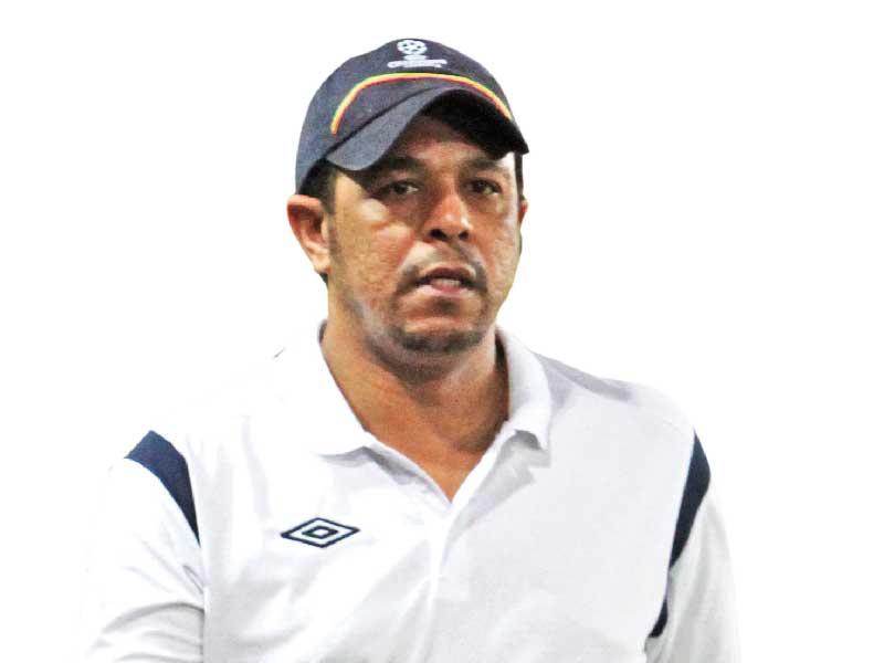  مدرب الكويت المساعد وليد نصار