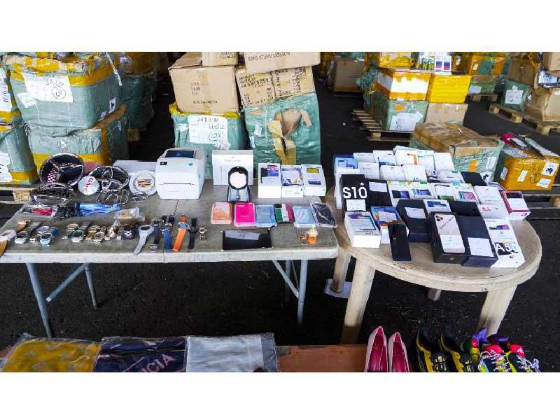 جانب من البضاعة المصادرة