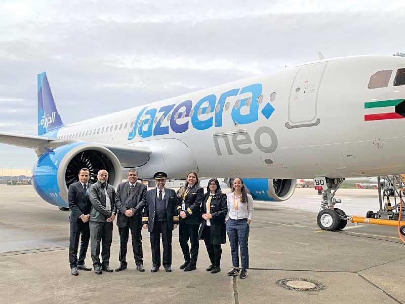 جانب من تسلم الطائرة