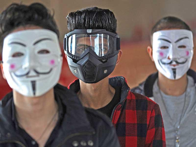 متظاهرون عراقيون في بغداد أمس الأول          (أ ف ب) 