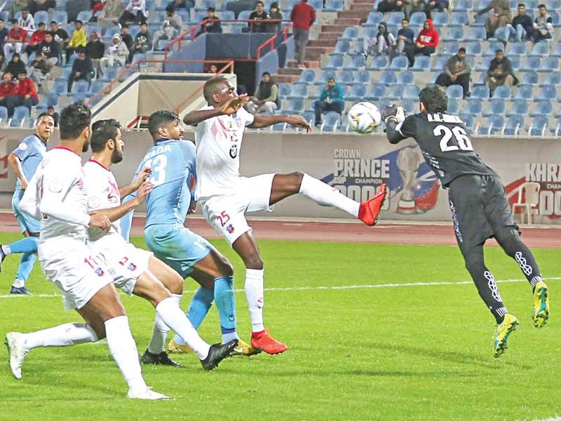 لقطة من المباراة التي جمعت نادي الكويت بنادي السالمية
