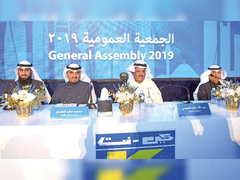 محمد العثمان وعبدالله العجمي خلال عمومية كي نت (تصوير عبدالله الخلف)