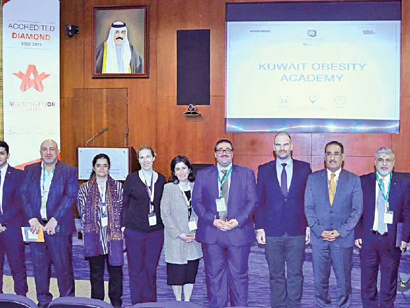 الدويري متوسطاً المشاركين في افتتاح أكاديمية السمنة