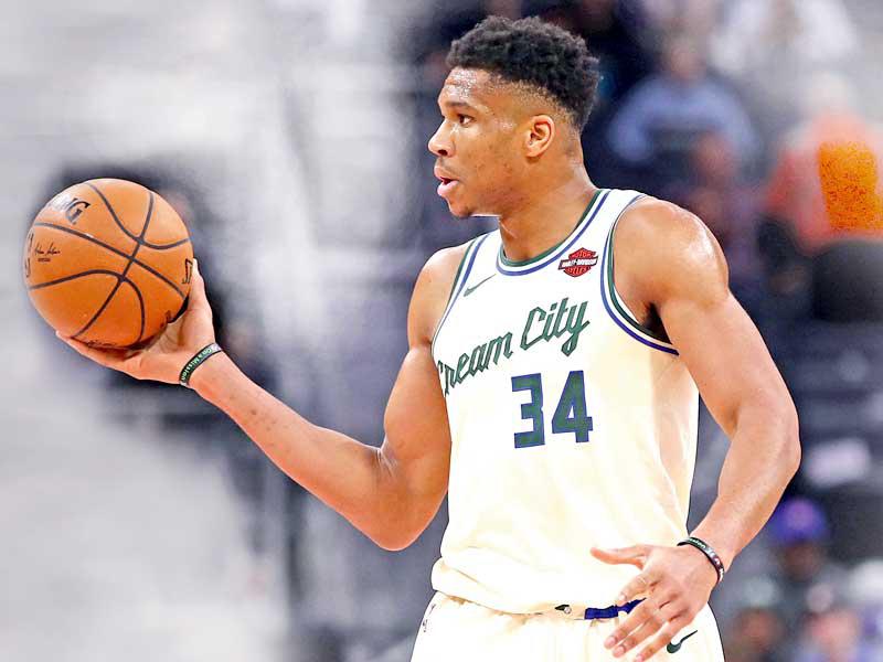 لاعب فريق ميلووكي باكس الامريكي لكرة السلة يانيس أنتيتوكونمبو