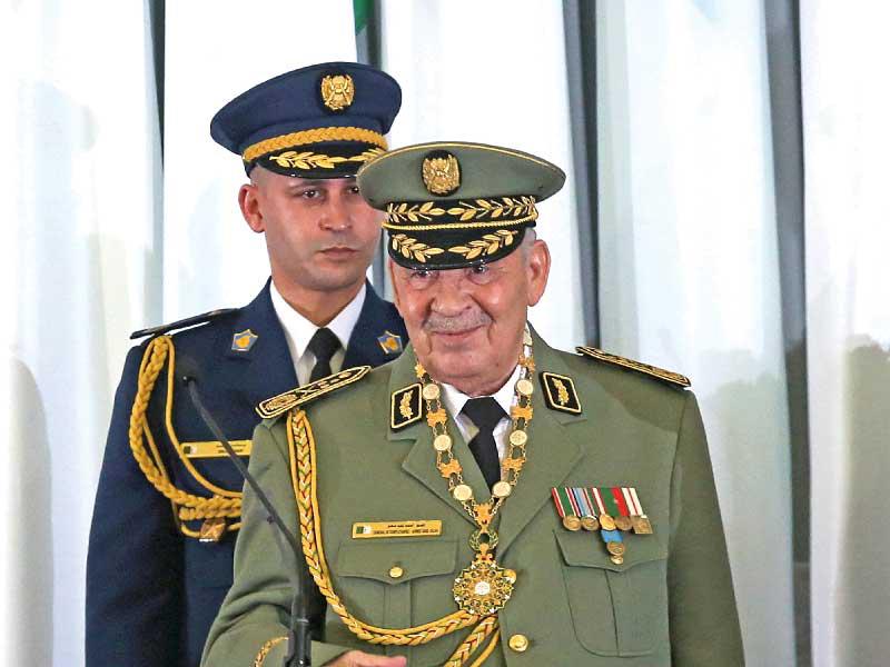 قايد صالح خلال حفل أداء الرئيس الجديد اليمين في 19 الجاري (رويترز)