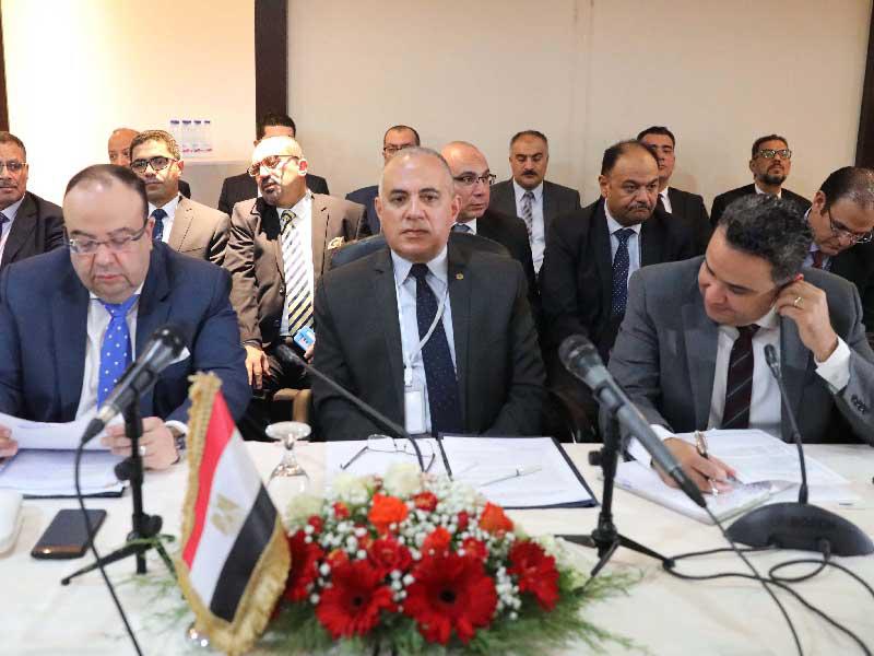 وزير الري المصري محمد عبد العاطي اجتماعًا مع نظيريه الإثيوبي والسوداني ، في الخرطوم ، السودان