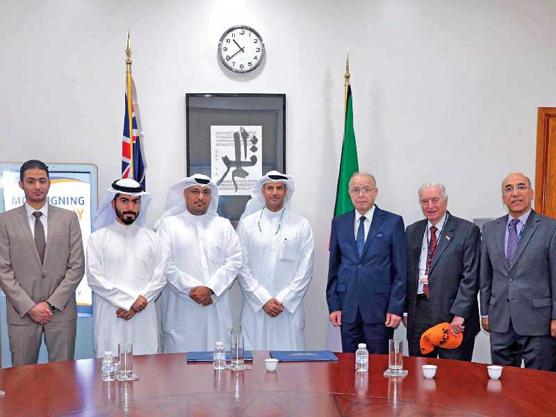 ممثلو شركة creative bits وإدارة «الأسترالية»