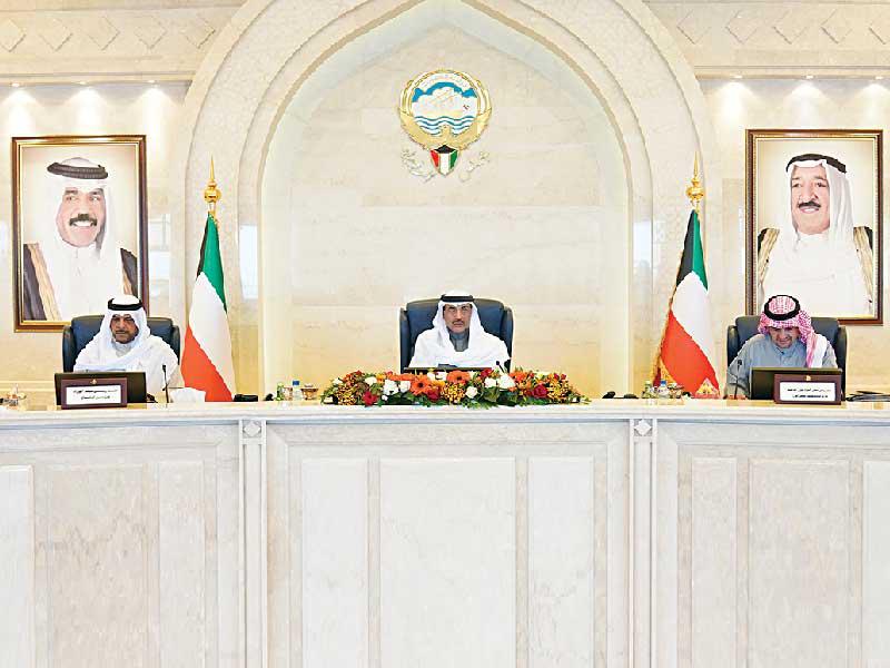 رئيس مجلس الوزراء سمو الشيخ صباح الخالد مترئساً اجتماع مجلس الوزراء أمس