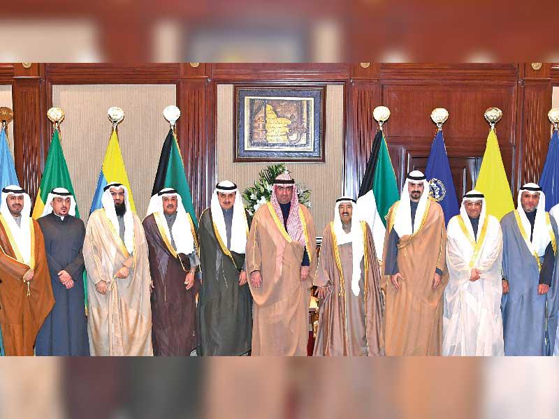 صاحب السمو أمير البلاد الشيخ صباح الأحمد يستقبل رئيس واعضاء هيئة أسواق المال ورئيس وأعضاء اللجنة الدائمة لتحسين البيئة أمس