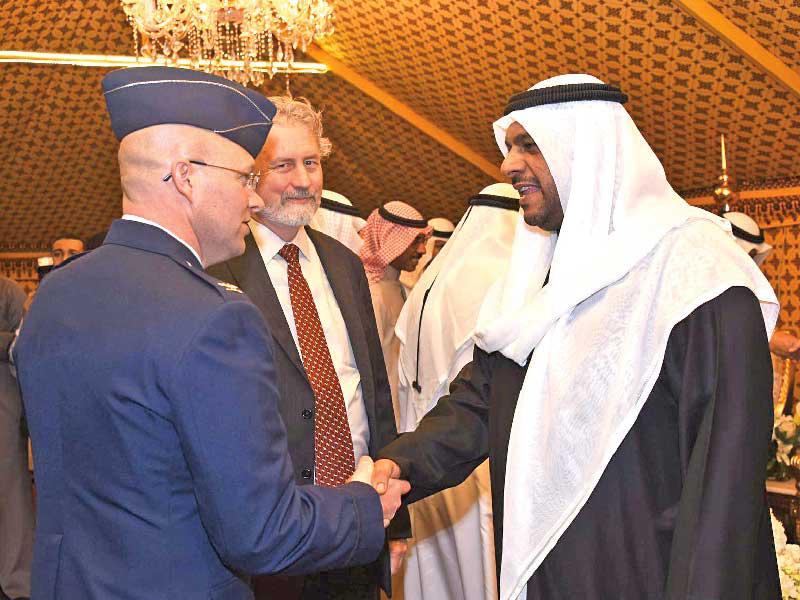 نائب رئيس مجلس الوزراء وزير الدفاع الشيخ أحمد المنصور خلال تلقي التهاني أمس الأول