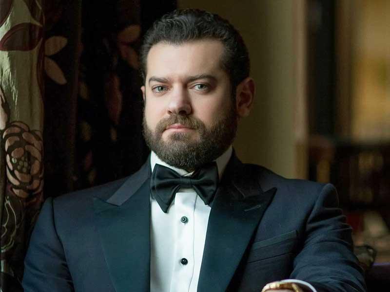 الفنان عمرو يوسف