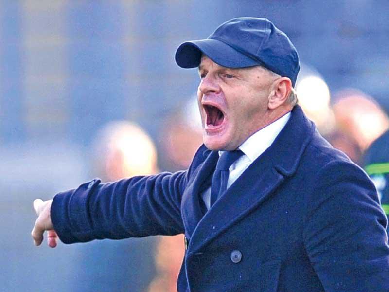 جوسيبي ياكيني مدرب نادي فيورنتينا الإيطالي لكرة القدم