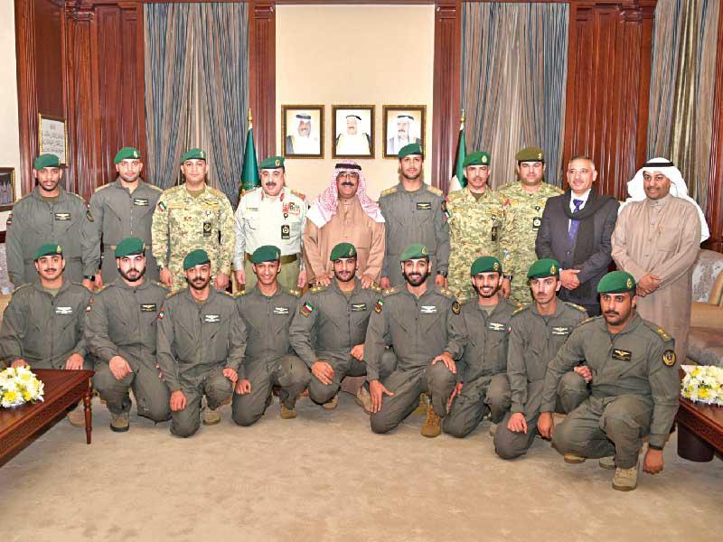 مشعل الأحمد متوسطاً الدفعة الأولى للطيارين من أكاديمية هورايزن