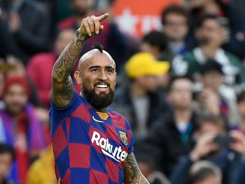 أرتورو فيدال لاعب برشلونة الإسباني