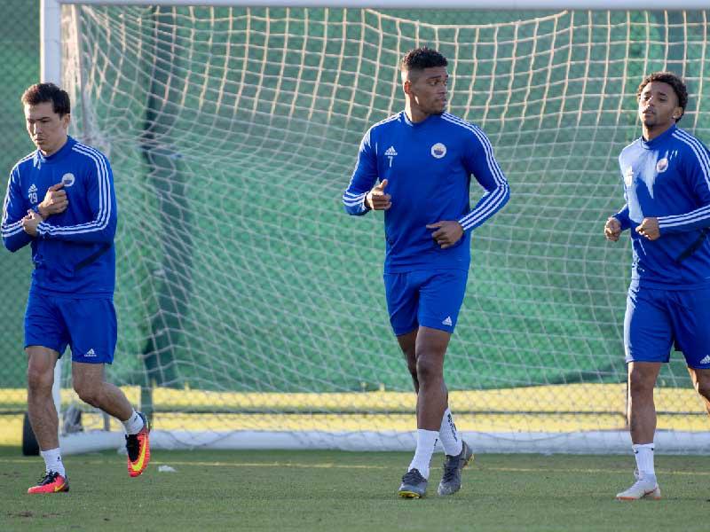 جانب من تدريبات الشارقة