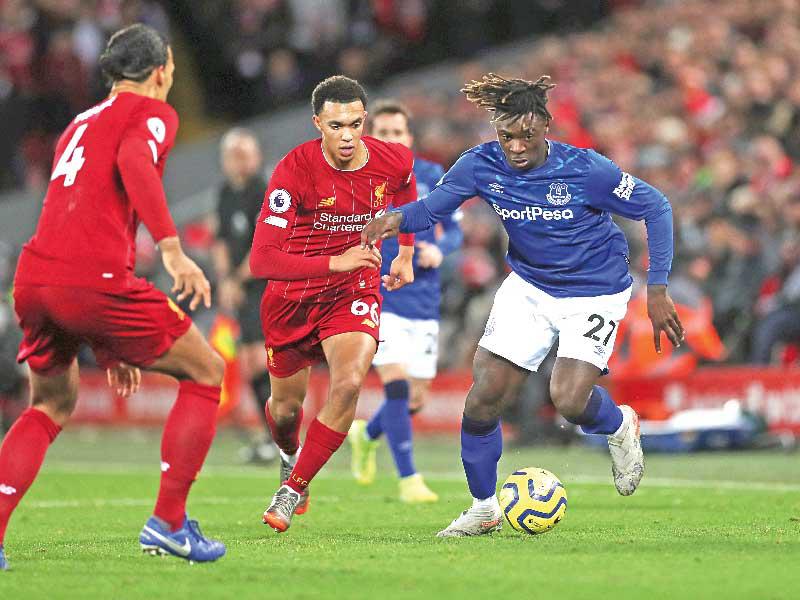 كين نجم إيفرتون خلال مواجهة ليفربول هذا الموسم