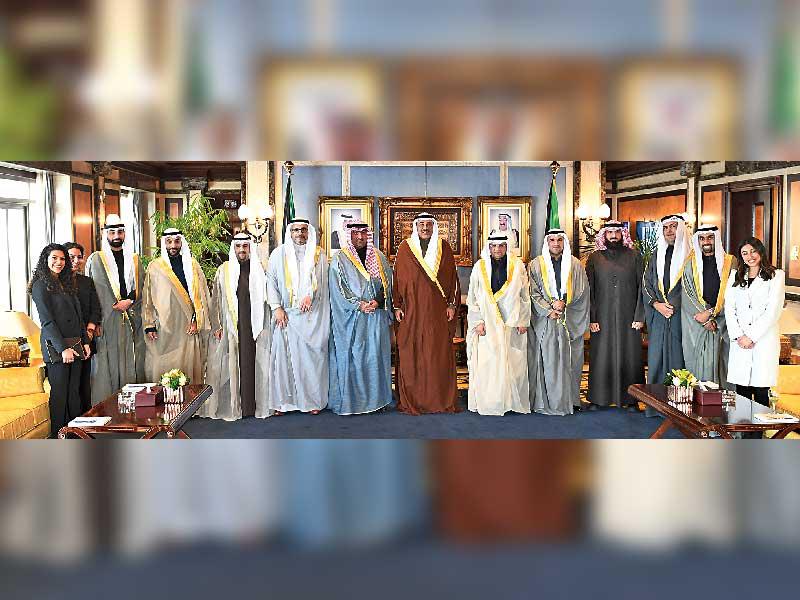 الخالد متوسطا رئيس واعضاء هيئة اسواق المال 