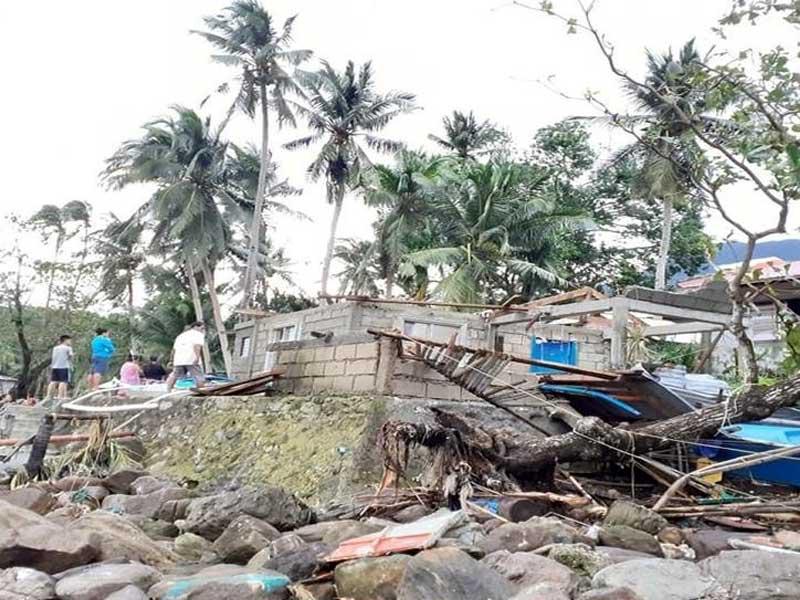 آثار الدمار الناجم عن الإعصار فانفون بالفلبين