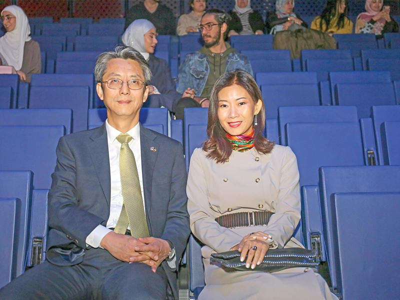 السفير الكوري وزوجته خلال العرض الخاص 