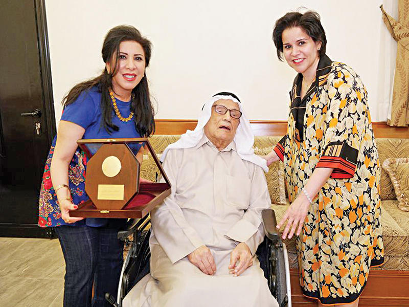 الشيخة نوف الصباح وأماني الورع تكرِّمان د. صالح العجيري