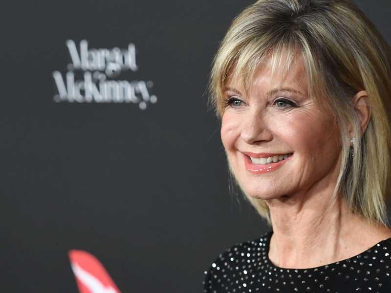 الممثلة والمغنية أوليفيا نيوتن