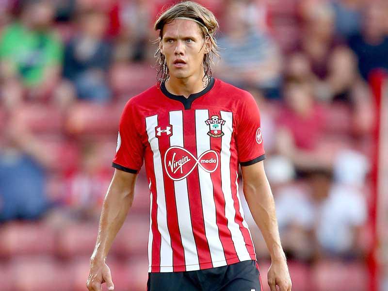 اللاعب الدنماركي يانيك فيسترغارد