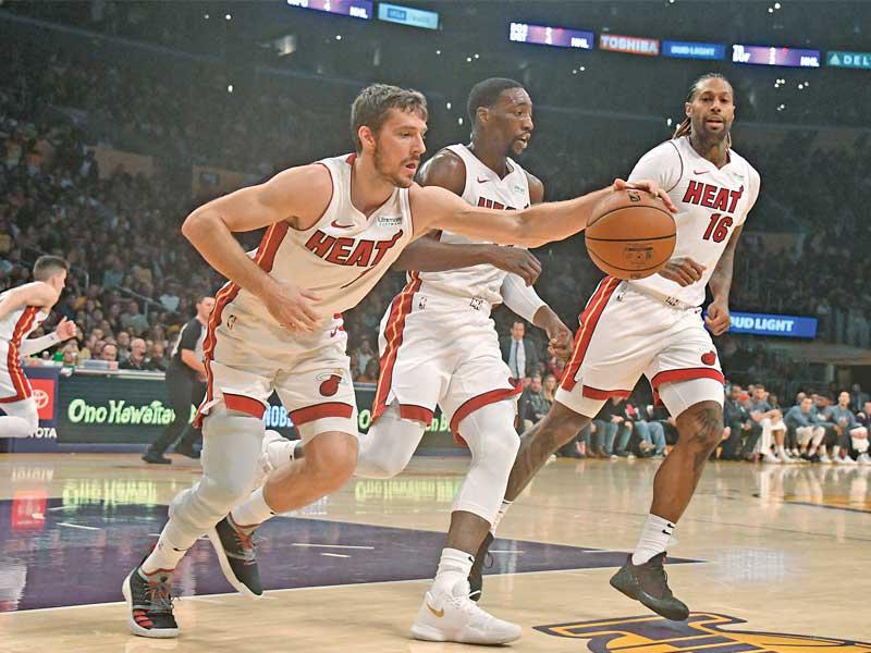 لاعبو فريق ميامي في دوري كرة السلة الأميركي للمحترفين