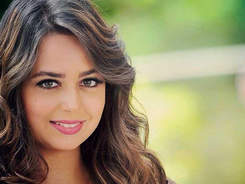  الفنانة هبة مجدي