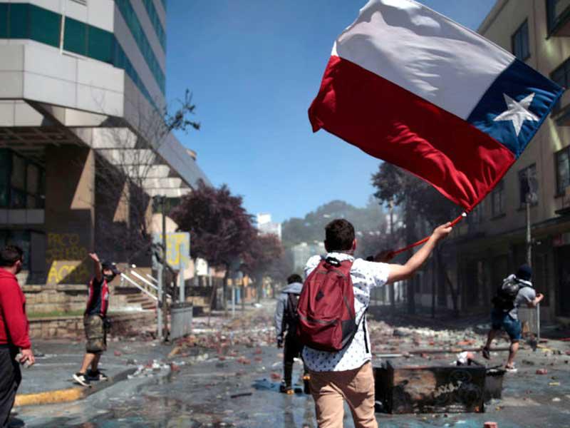 احتجاجات تجتاح شوارع العاصمة التشيليه سانتياغو
