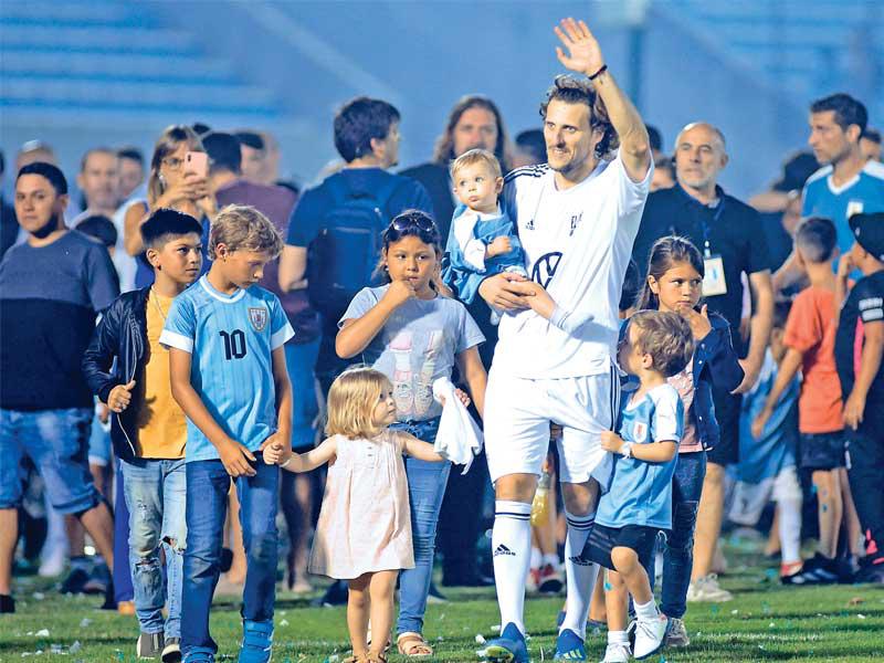 لاعب الاورغوي دييغو فورلان خلال مهرجان الاعتزال