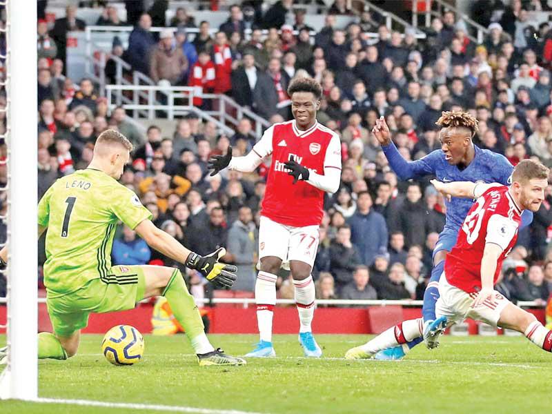 تامي إبراهام نجم تشلسي يحرز هدفاً في مرمى أرسنال ضمن المرحلة العشرين من الدوري الإنكليزي لكرة القدم