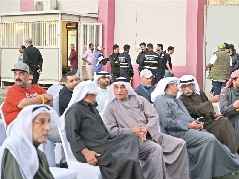 اعضاء اللجنة الانتخابية واعضاء مجلس ادارة النادي (تصوير نوفل إبراهيم)