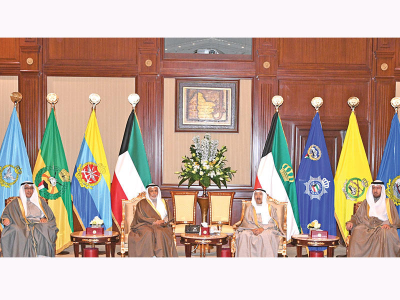 الأمير مستقبلاً المطاوعة والوزير العفاسي ووكيلي «التمييز» و«الاستئناف»