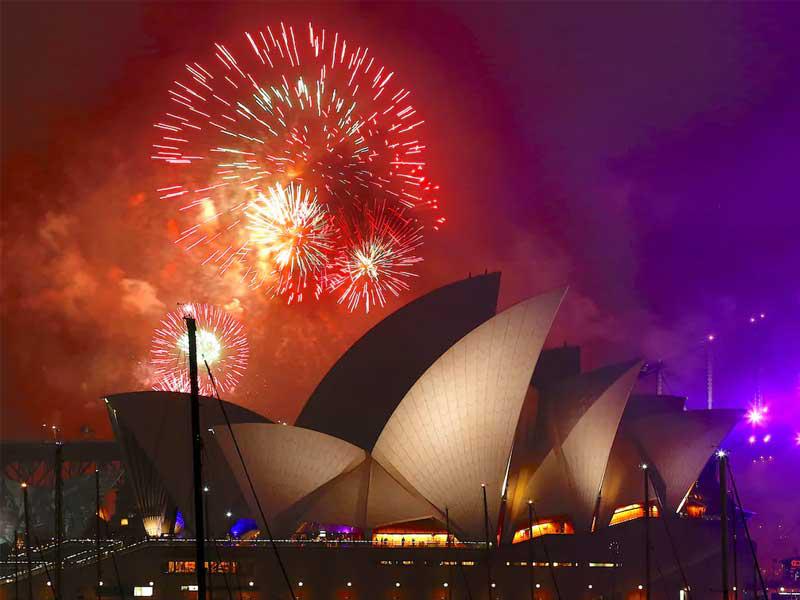 الالعاب النارية في مدينة سيدني الكندية