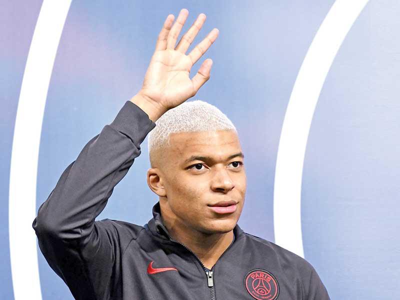 لاعب باريس سان جرمان الفرنسي كيليان مبابي