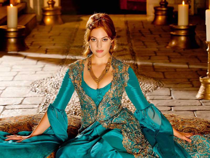 النجمة التركية ​مريم أوزرلي