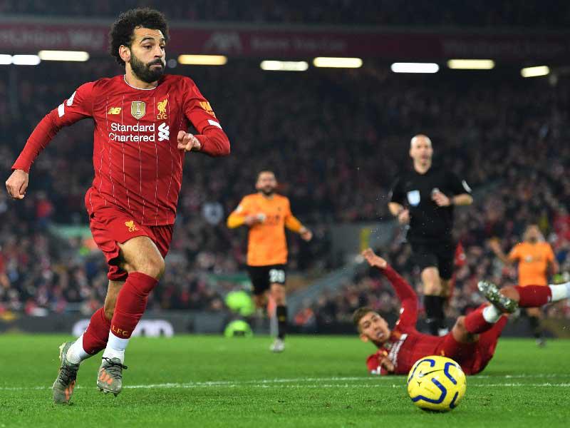  نجم نادي ليفربول المصري محمد صلاح خلال مواجهة ولفرهامبتون خلال  مباريات المرحلة العشرين من بطولة انكلترا لكرة القدم