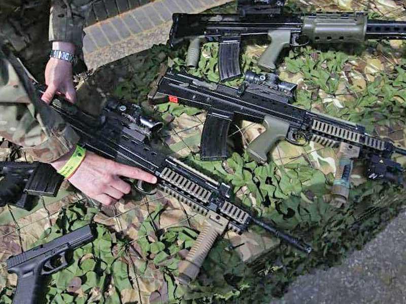 قطع أسلحة وذخيرة سُرقت من قواعد تابعة للجيش البريطاني معروضة للبيع على مواقع للتجارة الإلكترونية