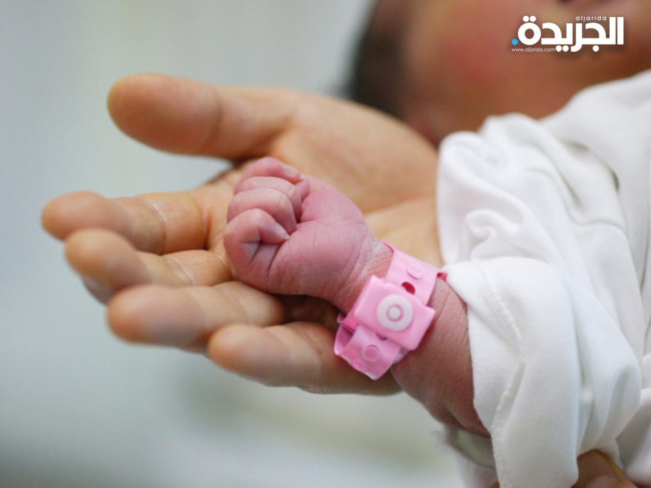 طفل مولود حديثاً