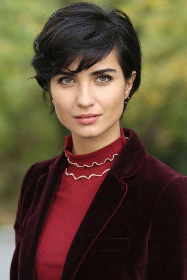 النجمة التركية ​توبا بويوكستون