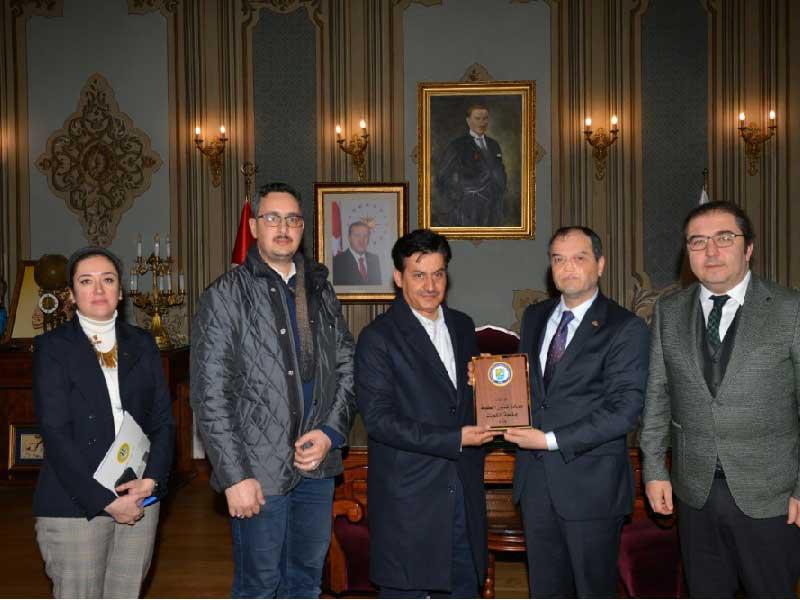 النامي مكرماً نائب رئيس جامعة إسطنبول